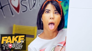 假旅馆 ASMR 女孩去 ahegao 因为阴户弄湿了