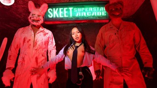 Exxxtra Small 的 Five Fucks At Skeet's 由 Asia Lee、Danny Mountain 和 Will Pounder 主演